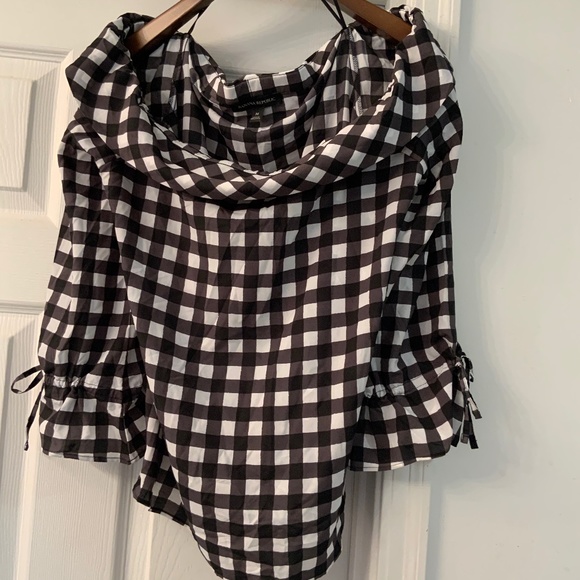 Banana Republic Other - Banana Republic Blouse off the shoulder blouse